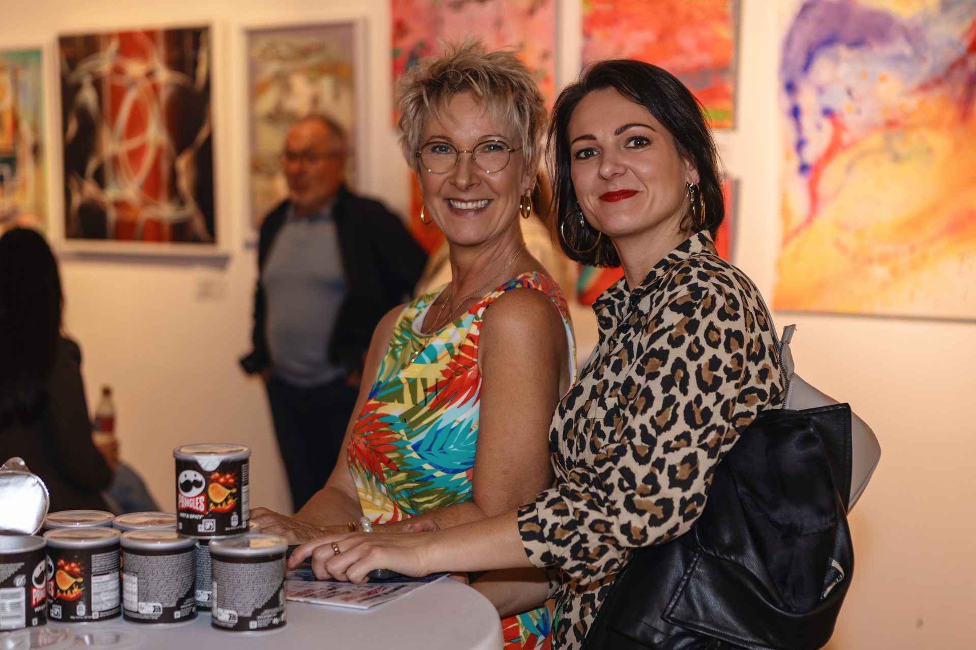 21-Ku-nstlerin-Anita-Franz-mit-Kunstliebhaberin-Joanna