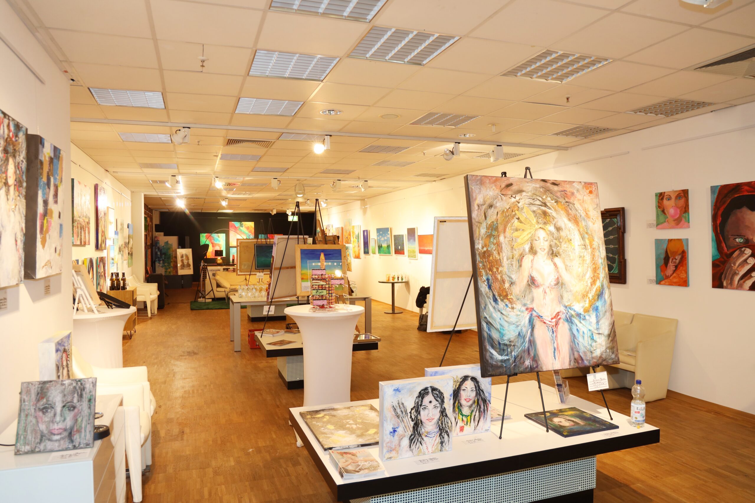 GlowArt Gallery Innenansicht