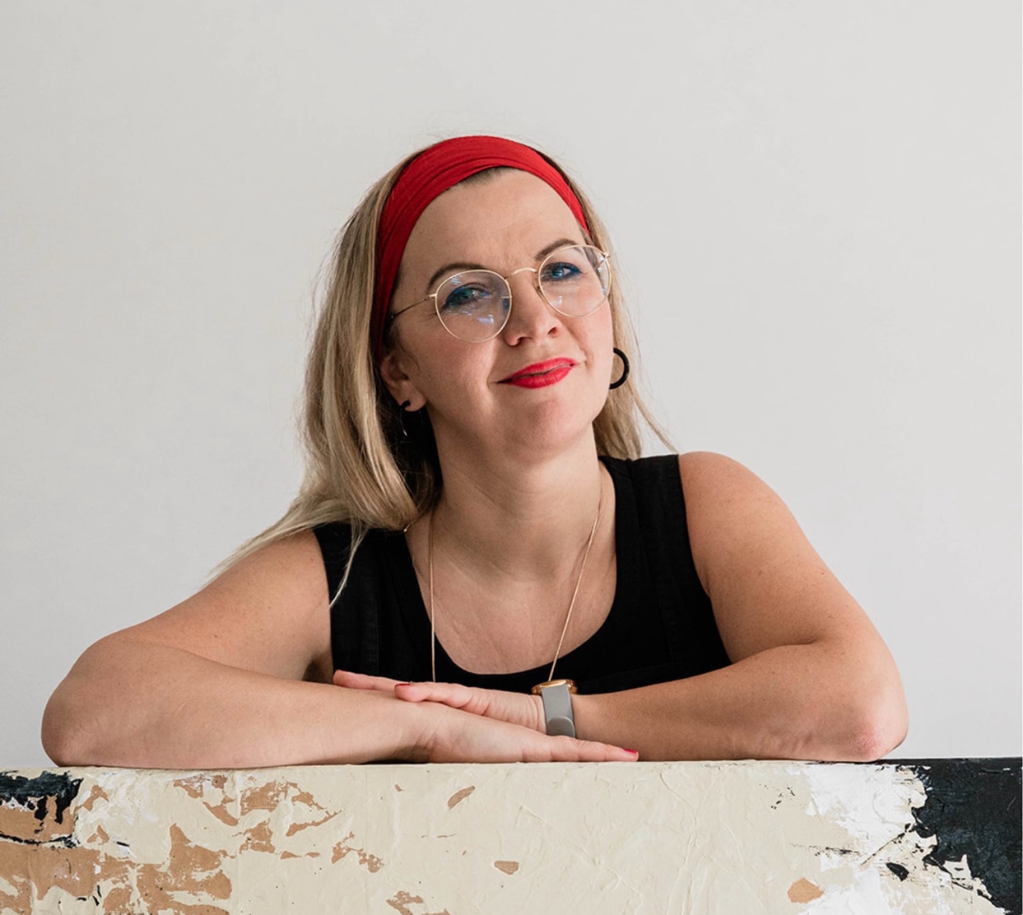 Barbara Hyska – Künstlerin zwischen Architektur und freiem Ausdruck, deren Werke Emotion und Struktur vereinen.